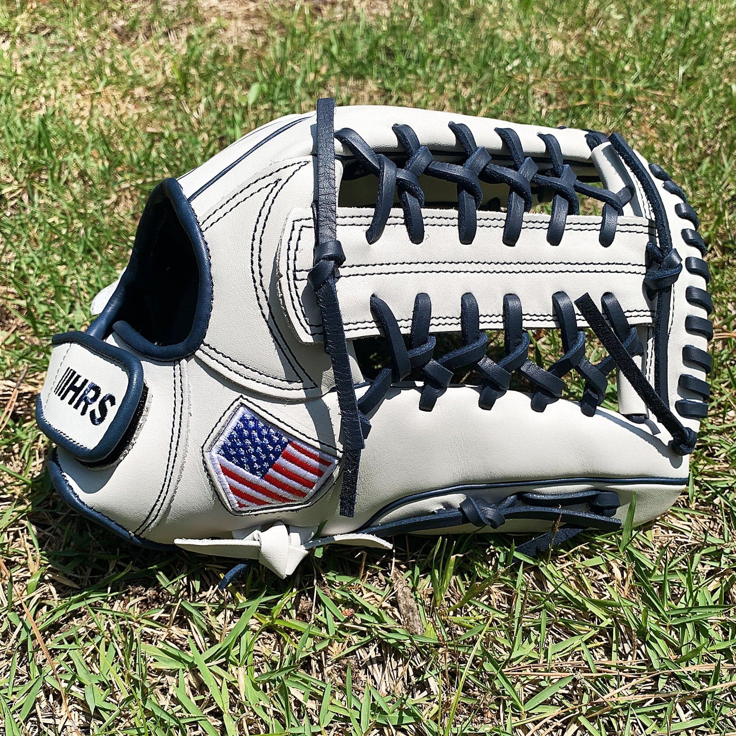 13" White & Navy - Modified Trap Web