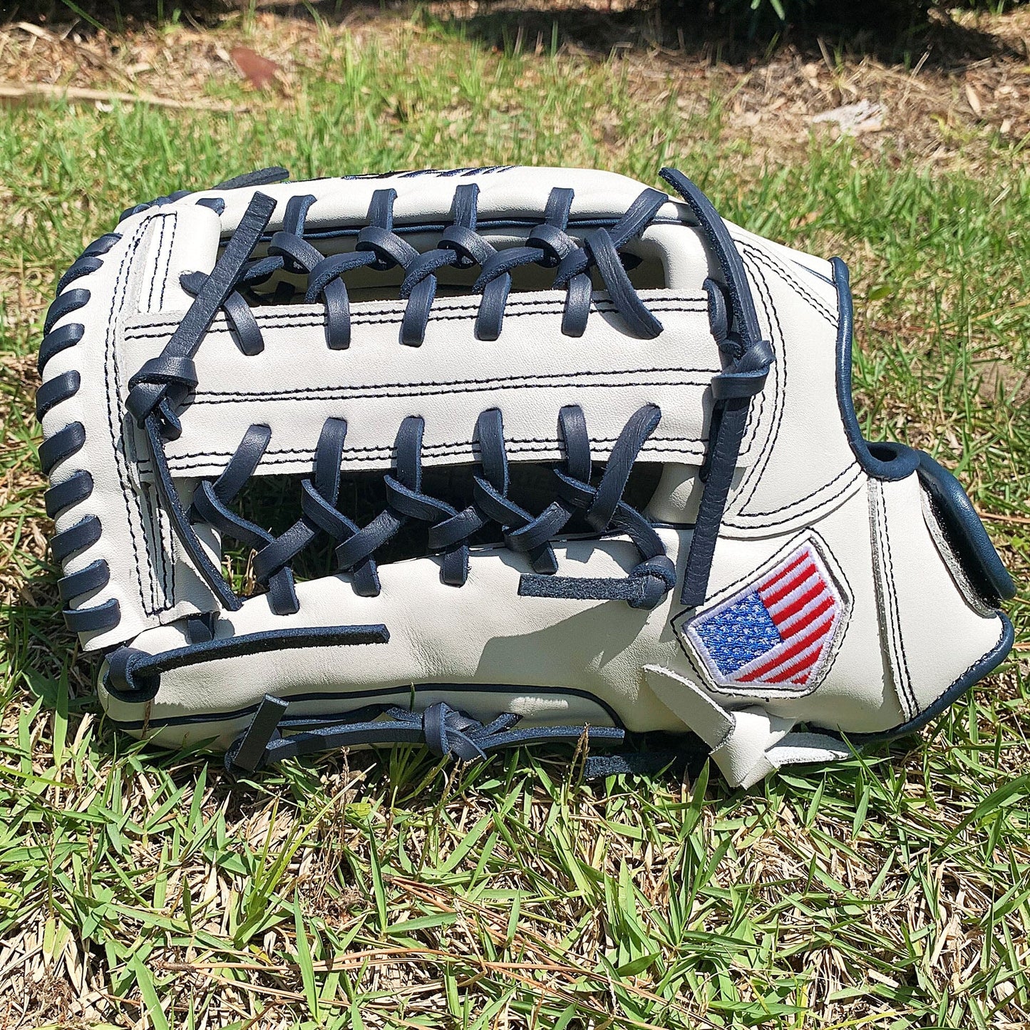 13" White & Navy - Modified Trap Web