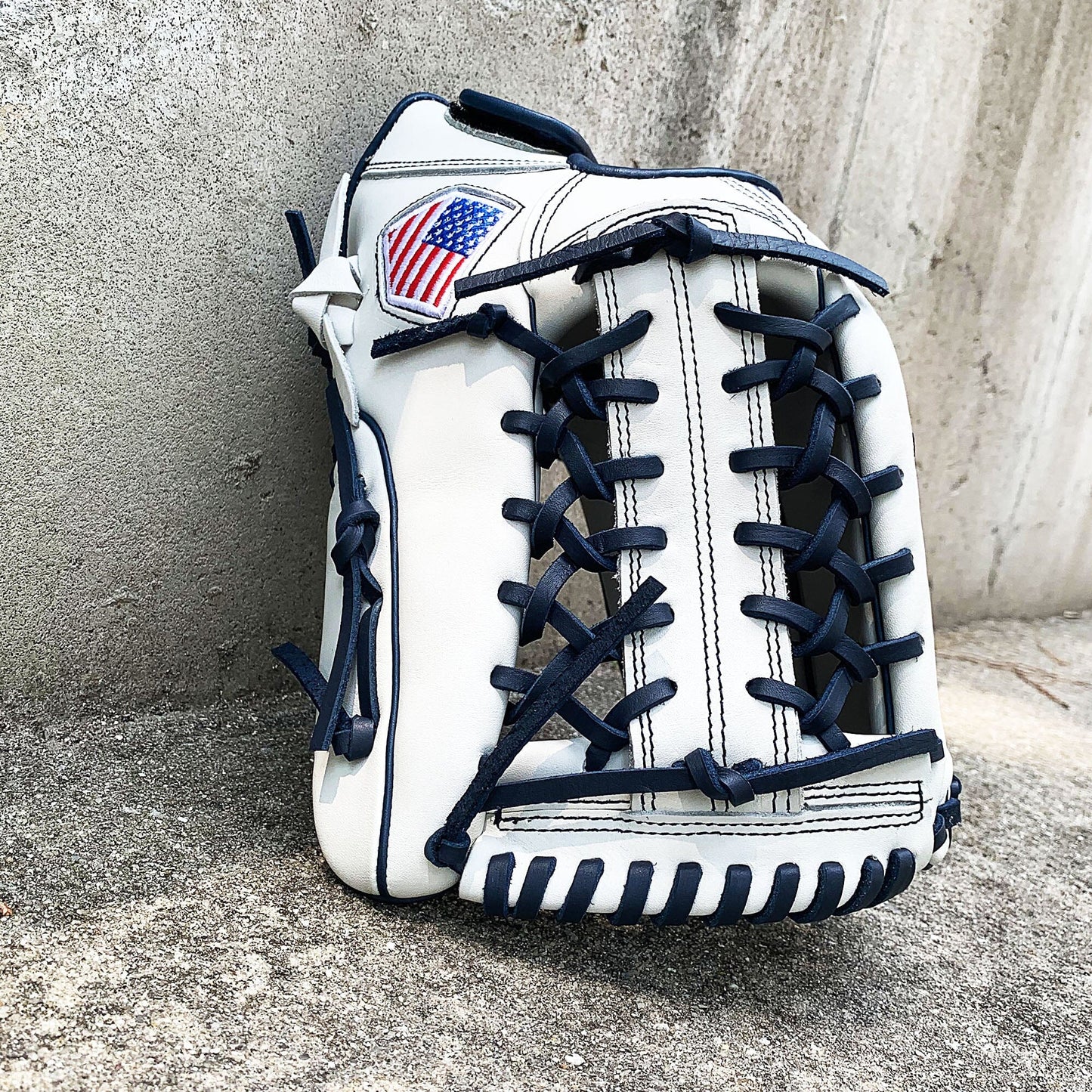 13" White & Navy - Modified Trap Web