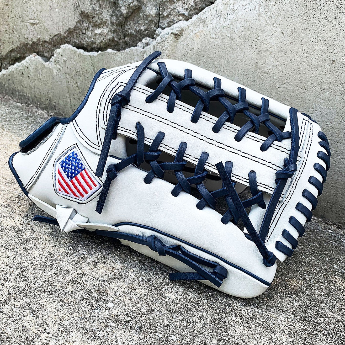 13" White & Navy - Modified Trap Web