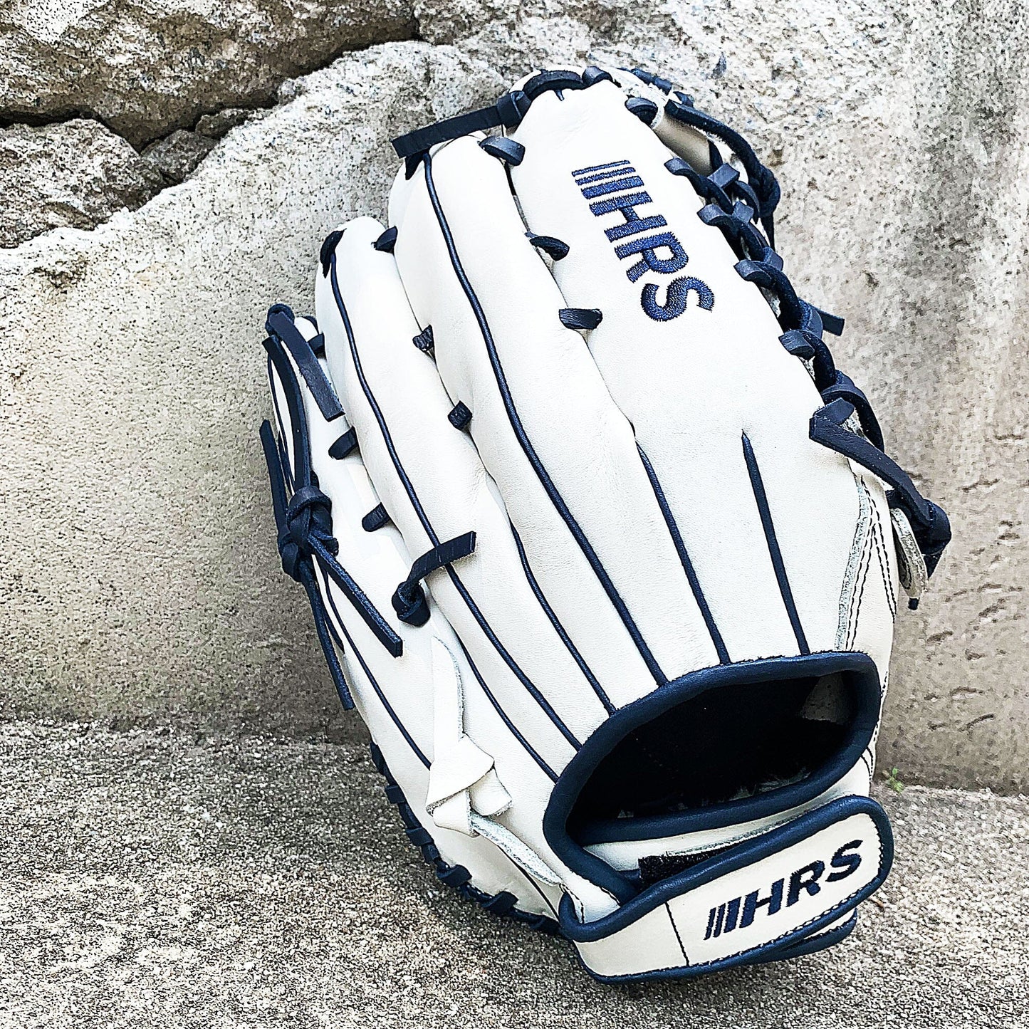 13" White & Navy - Modified Trap Web