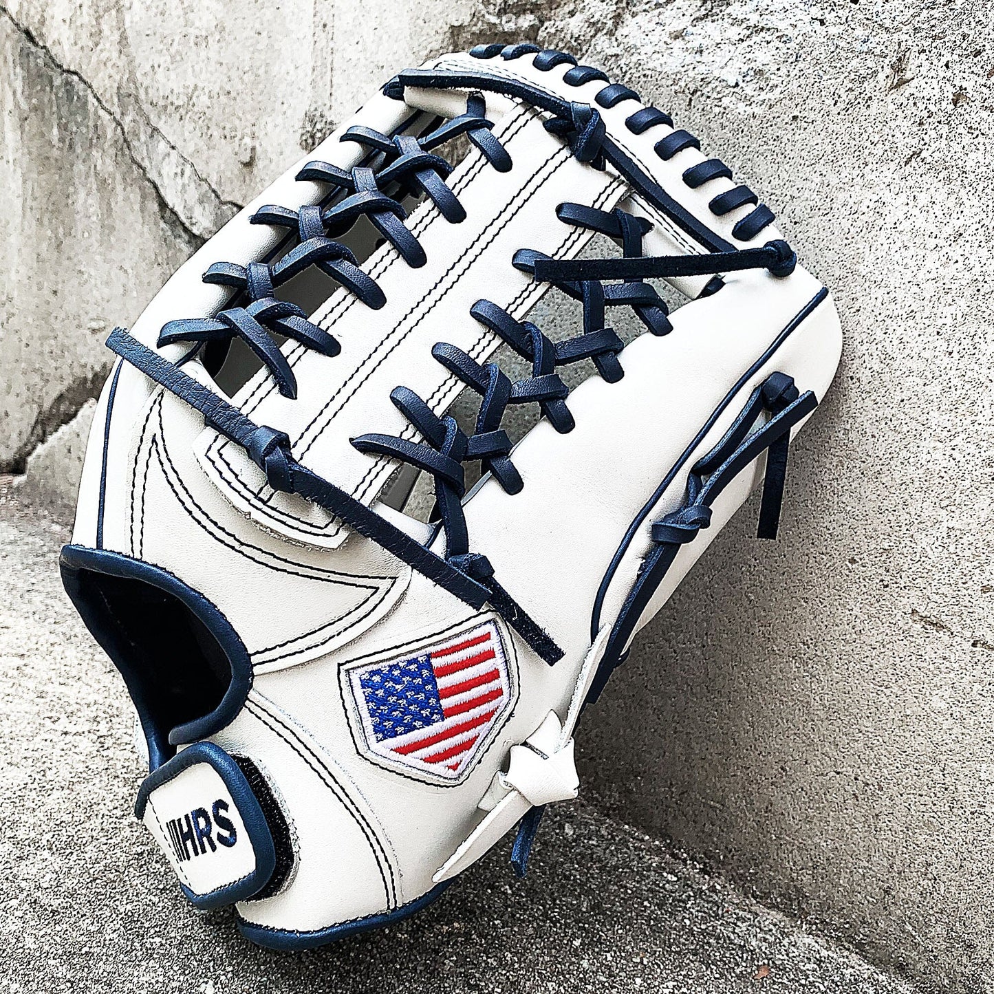 13" White & Navy - Modified Trap Web