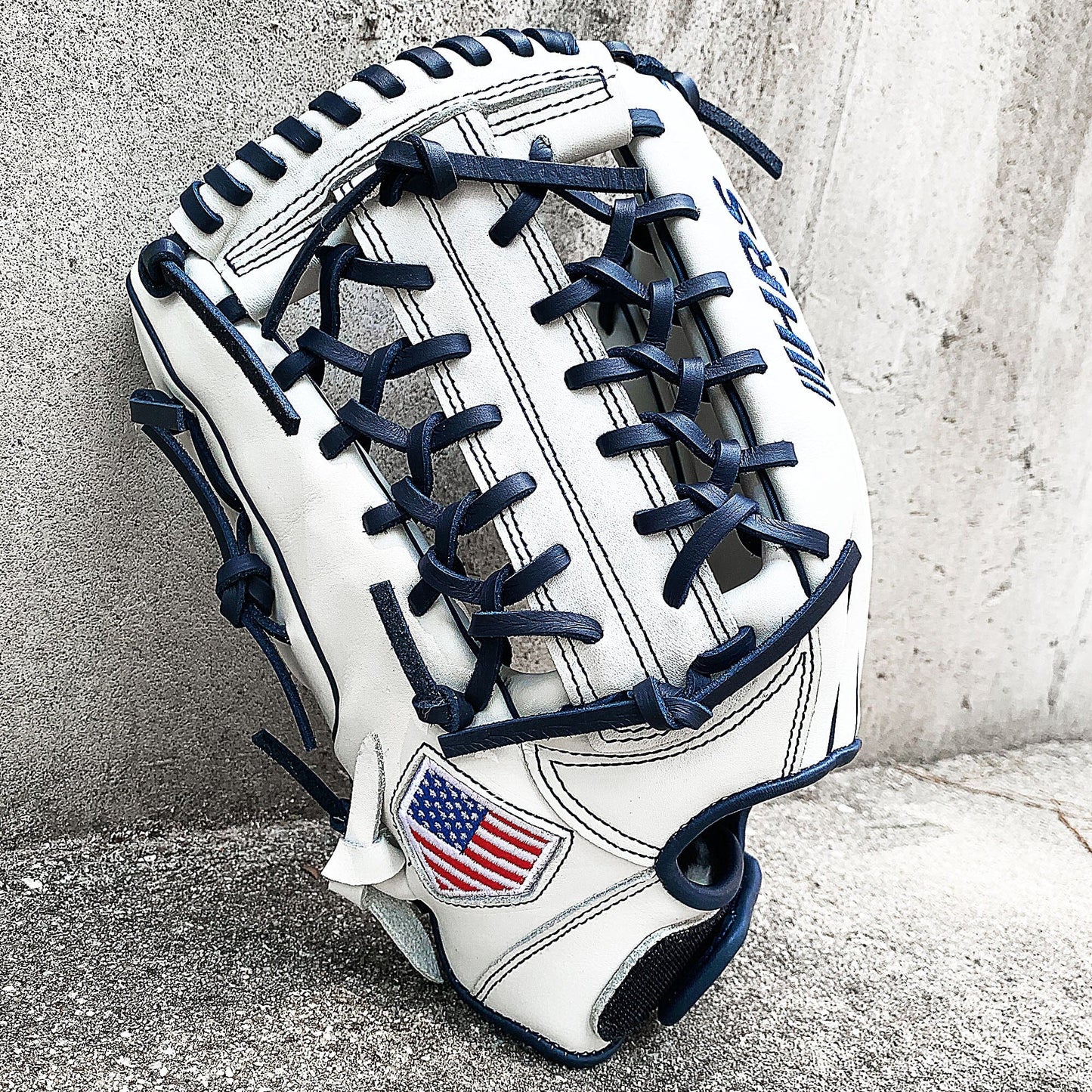 13" White & Navy - Modified Trap Web