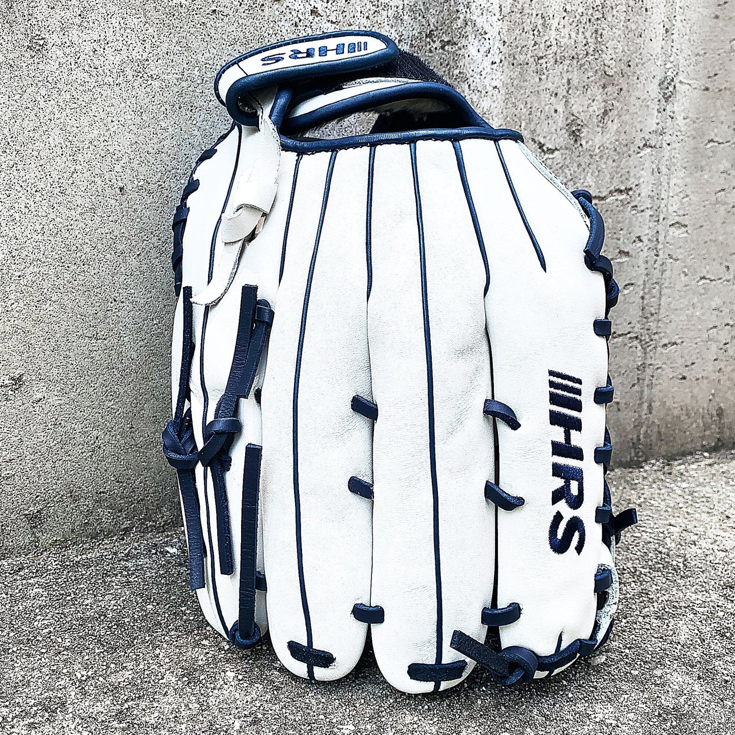 13" White & Navy - Modified Trap Web