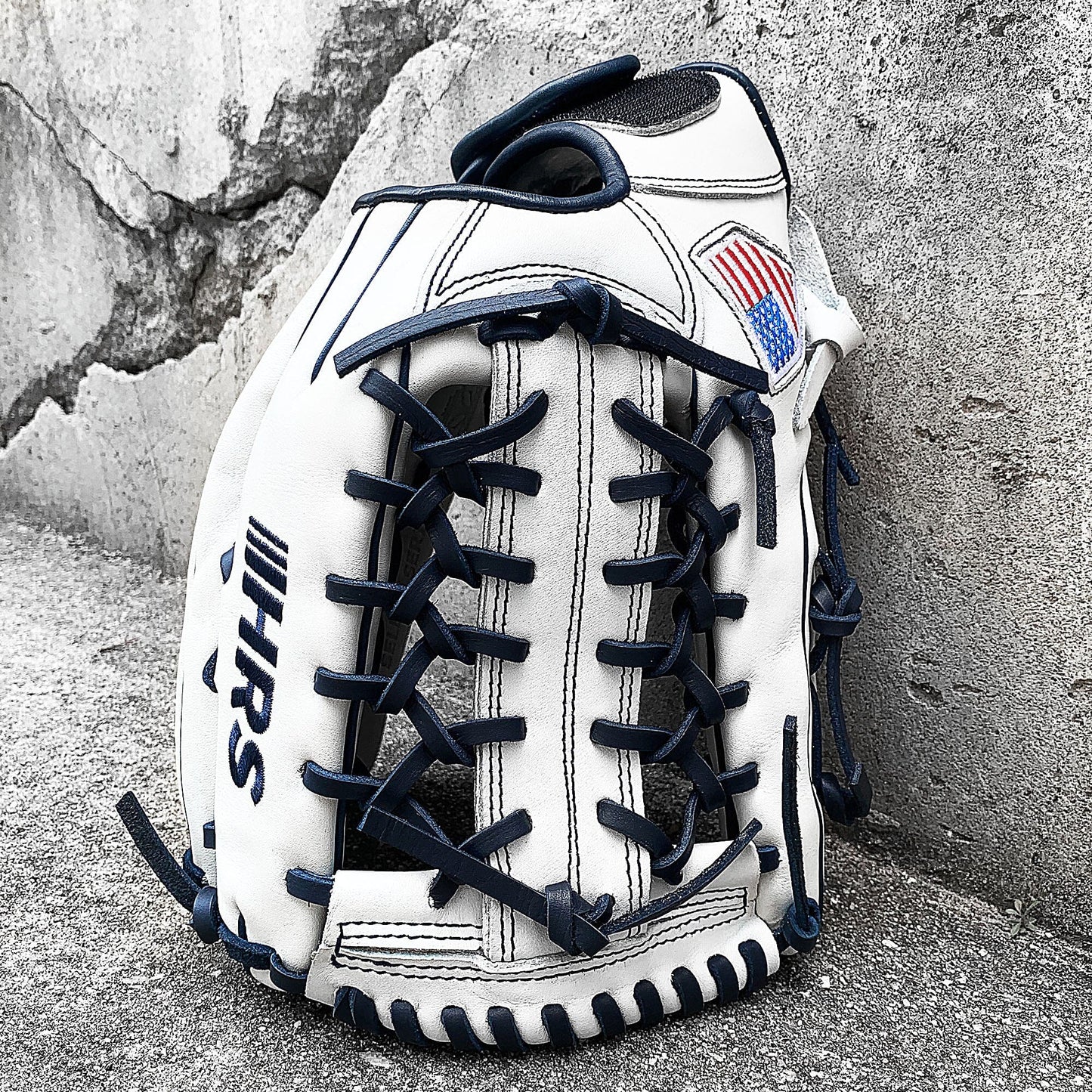 13" White & Navy - Modified Trap Web