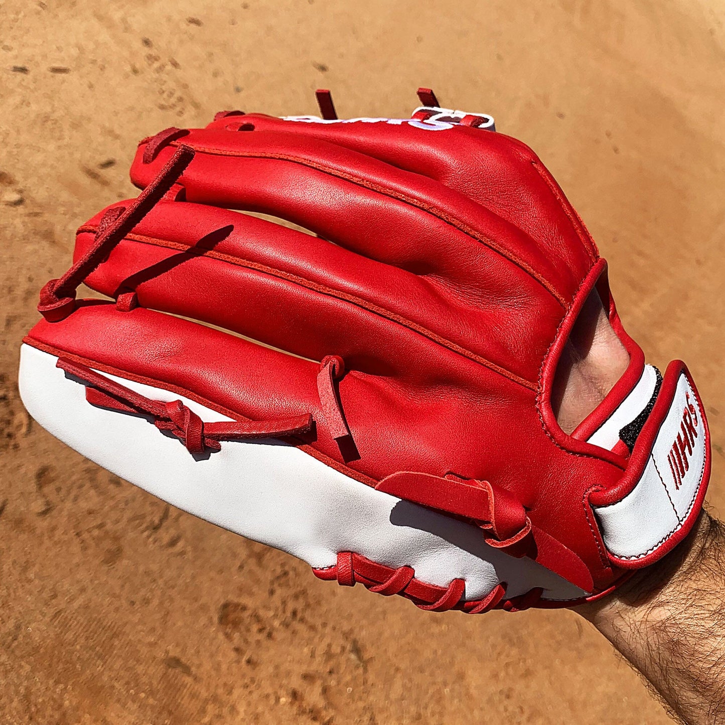 11.5" - Red and White - I Web
