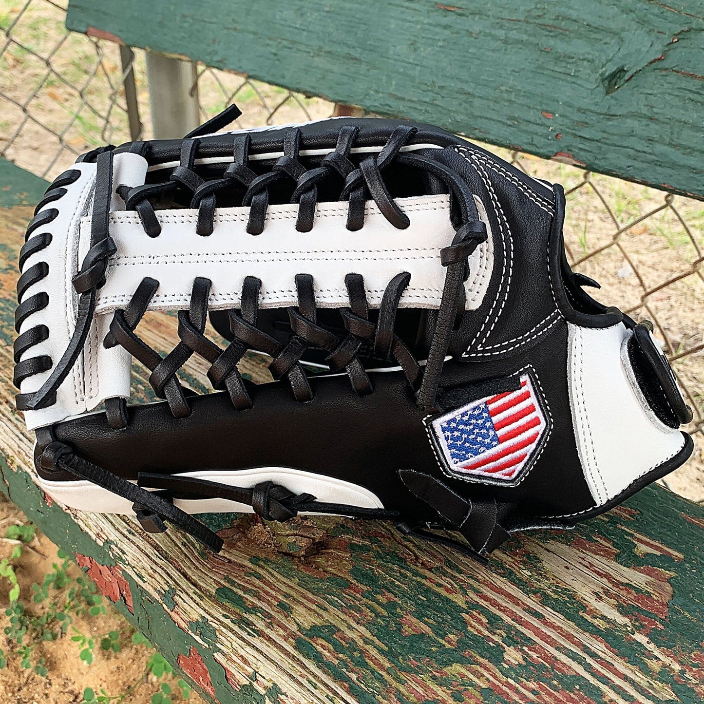 12.5" - Black and White - Modified Trap Web
